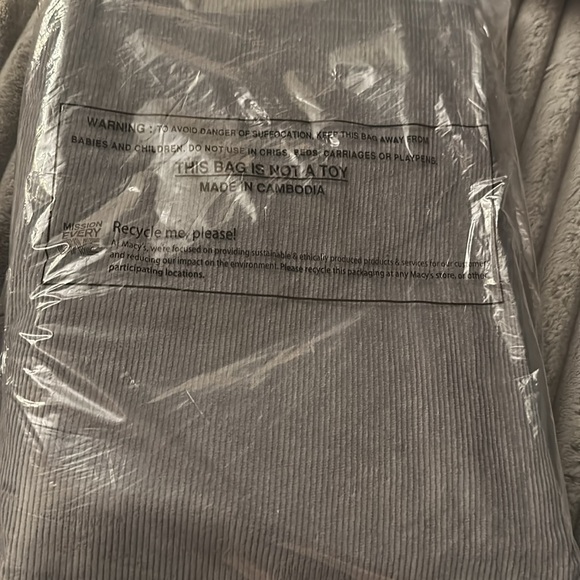 ๐ 3xโs Host Pick ๐ Petite Straight-Leg Corduroy Jeans - Picture 7 of 8